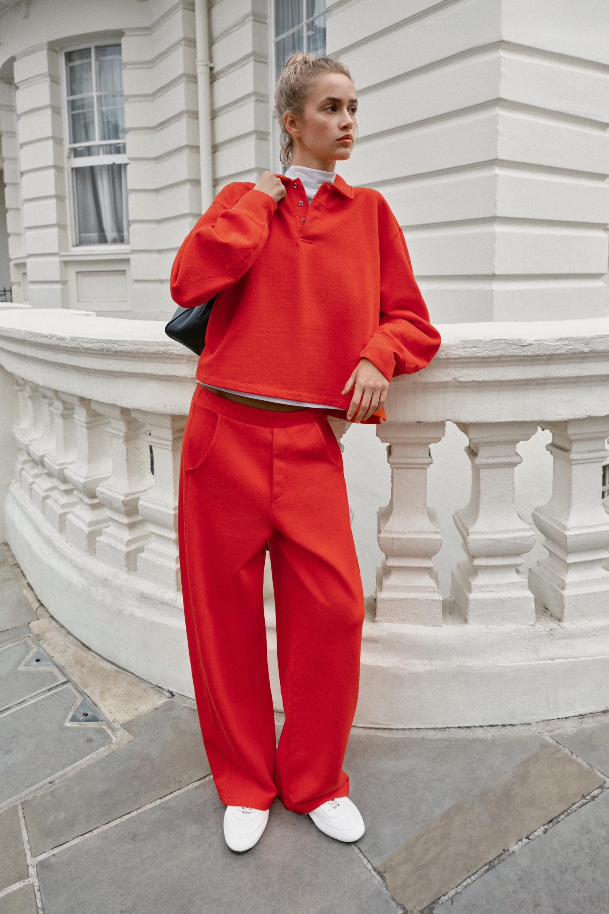 COLLARED SWEATSHIRT